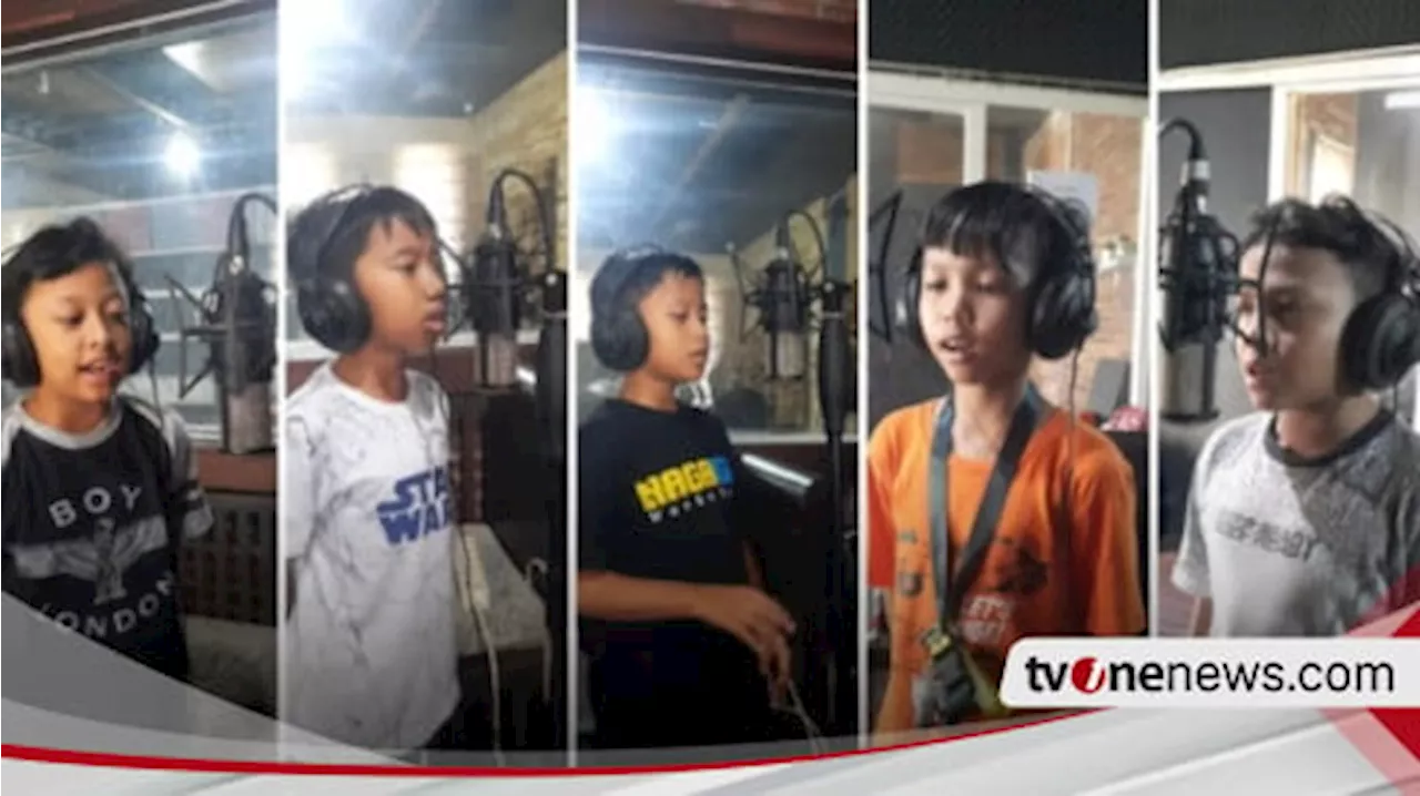 Viral Video Siswa SD Kerjakan Tugas Sekolah Malah Bikin Single Dukungan untuk Timnas