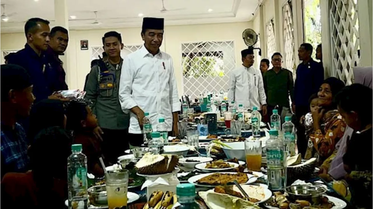 Jokowi Ajak Warga Kabupaten Kampar Makan Bareng