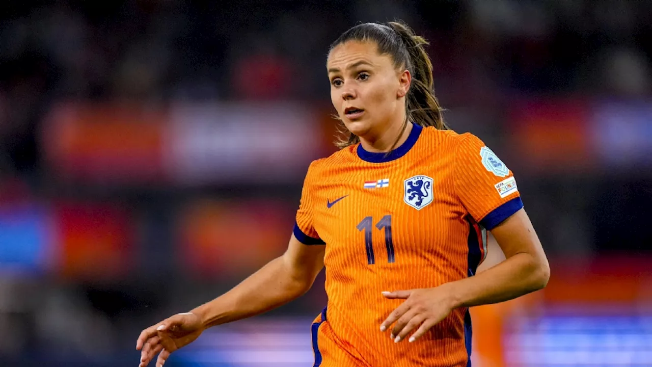 Lieke Martens neemt geëmotioneerd afscheid van thuispubliek bij zege Leeuwinnen