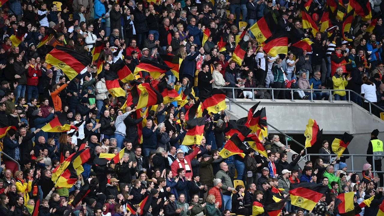 Fußball-EM 2024: So entfliehst du den Heim-EM-Spielen in Berlin und München