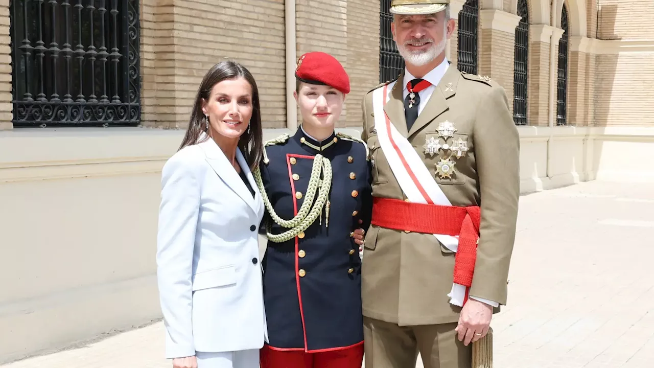 El cariñoso gesto del rey Felipe VI con la princesa Leonor tras la jura de bandera en Zaragoza