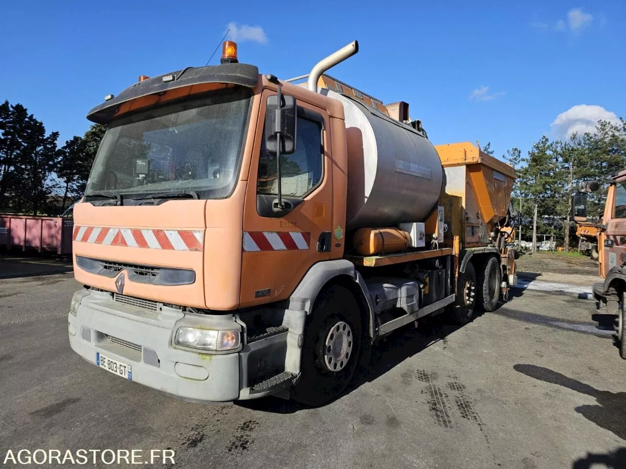 Voitures, poids lourds, barque : le Département de la Sarthe organise une vente aux enchères