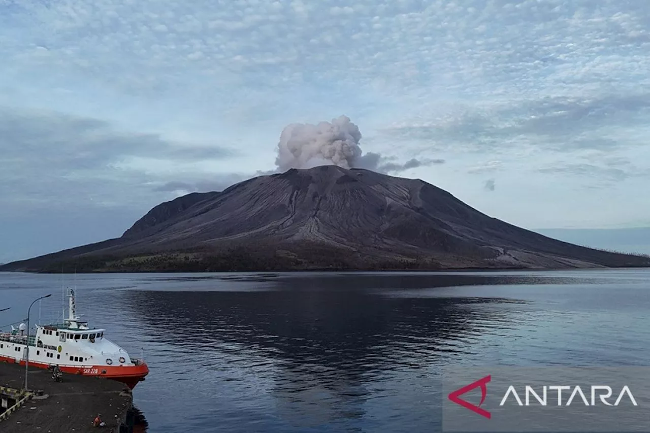 Status awas Gunung Ruang, PVMBG meminta warga Tagulandang segera dievakuasi