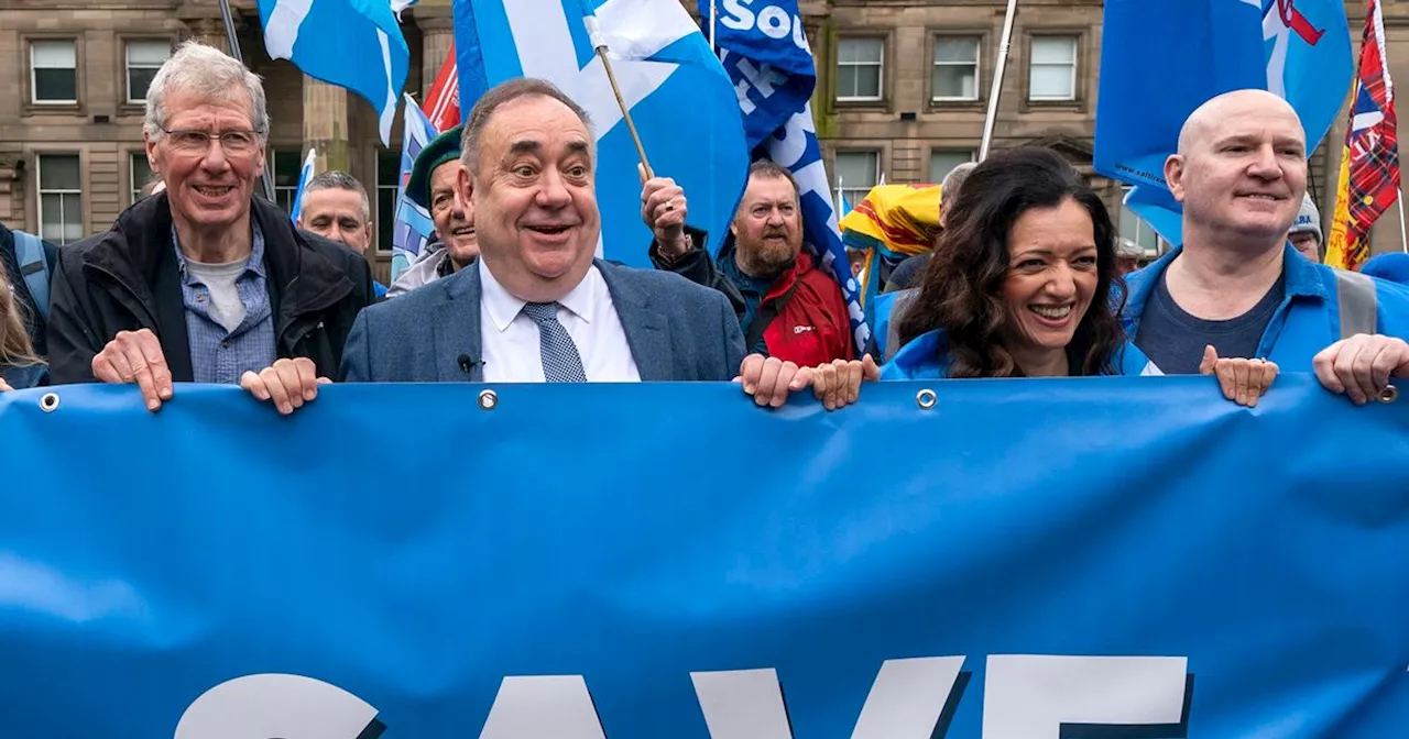 Alex Salmond leads Scottish independence march as SNP decide on new leader