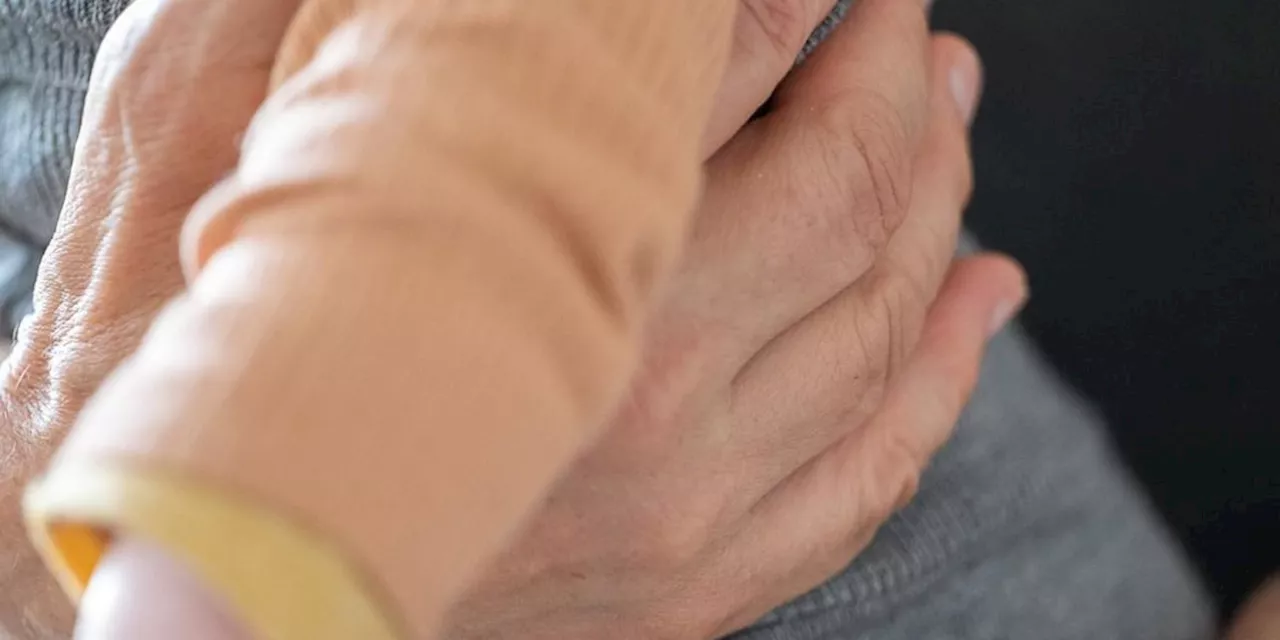 Oma verwechselt Flaschen: Baby ( 4 Monate) mit Alkoholvergiftung in Klinik