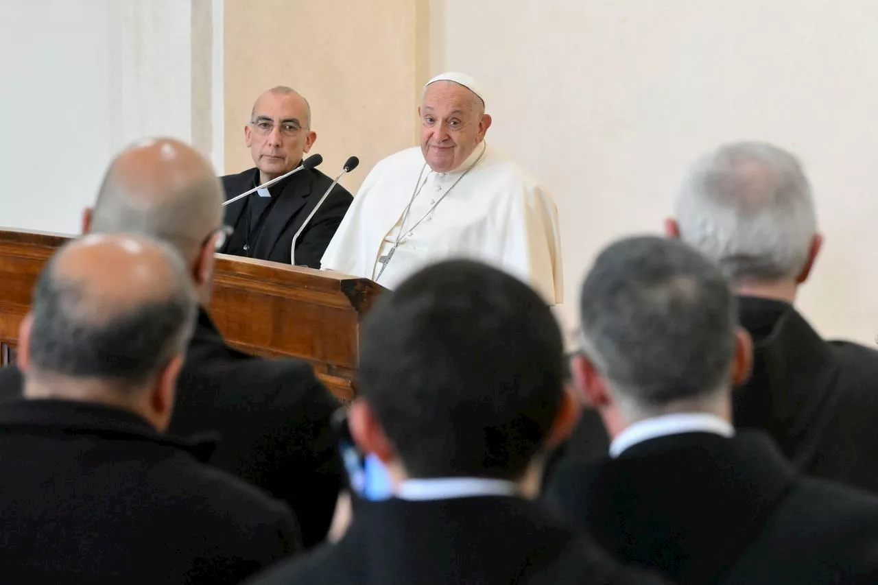 Il Papa ai preti del Centro: «Roma terra di missione»