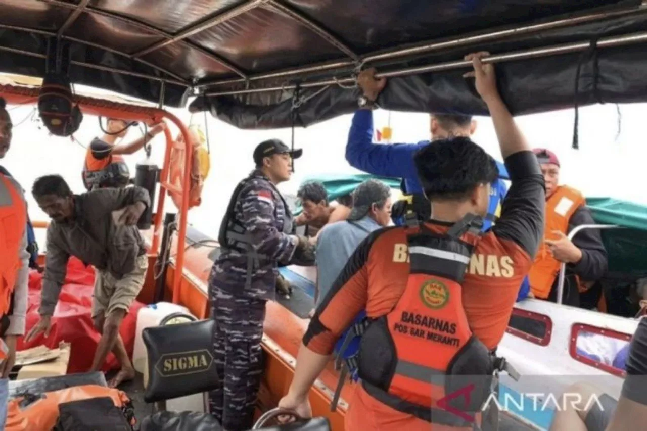 Dihantam Gelombang, Kapal Bermuatan Sembako Tenggelam di Perairan Kepulauan Meranti