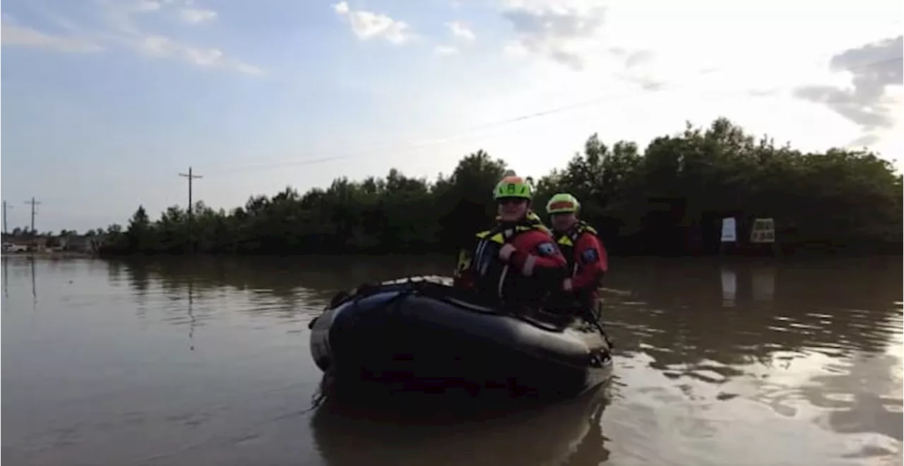 Nearly 200 people rescued from flooded homes, roads in Harris Co.