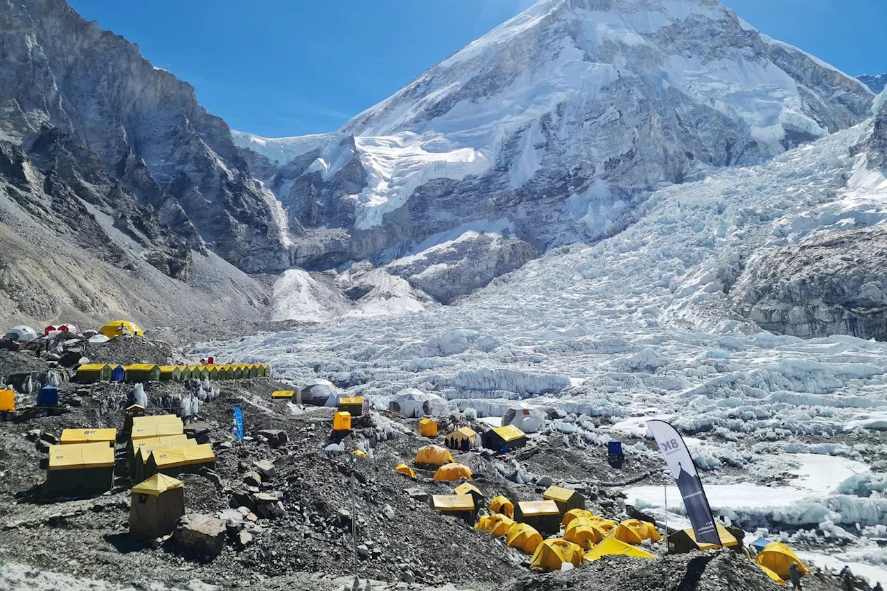 Népal: la justice ordonne de limiter le nombre de permis pour l'ascension de l'Everest