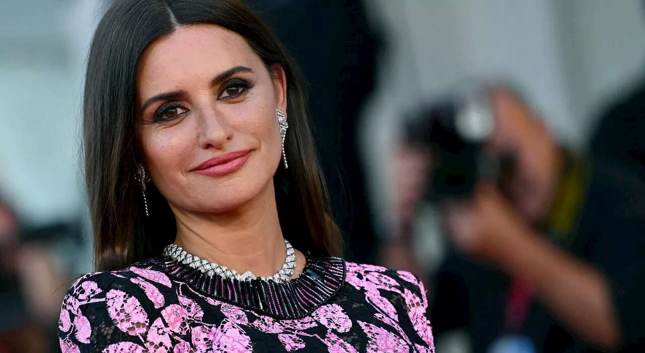 Penelope Cruz al Festival di Venezia con il film di Crialese: «Fare la mamma mi riesce bene»