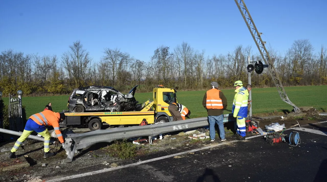 Incidente a Luino (Varese), auto finisce in una scarpata: un morto e tre feriti gravi