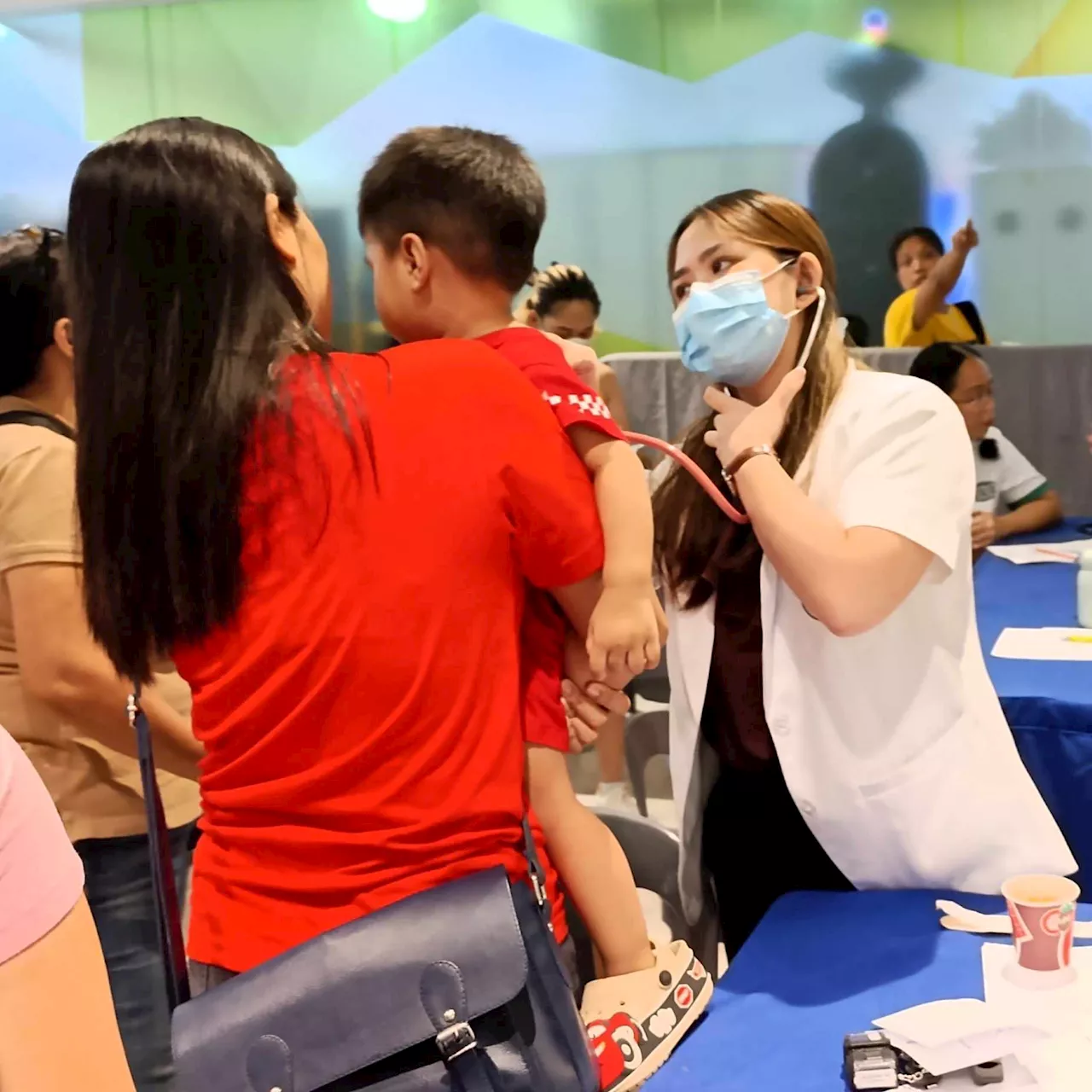 584 Bulakenyos benefit from SM Foundation medical, dental mission