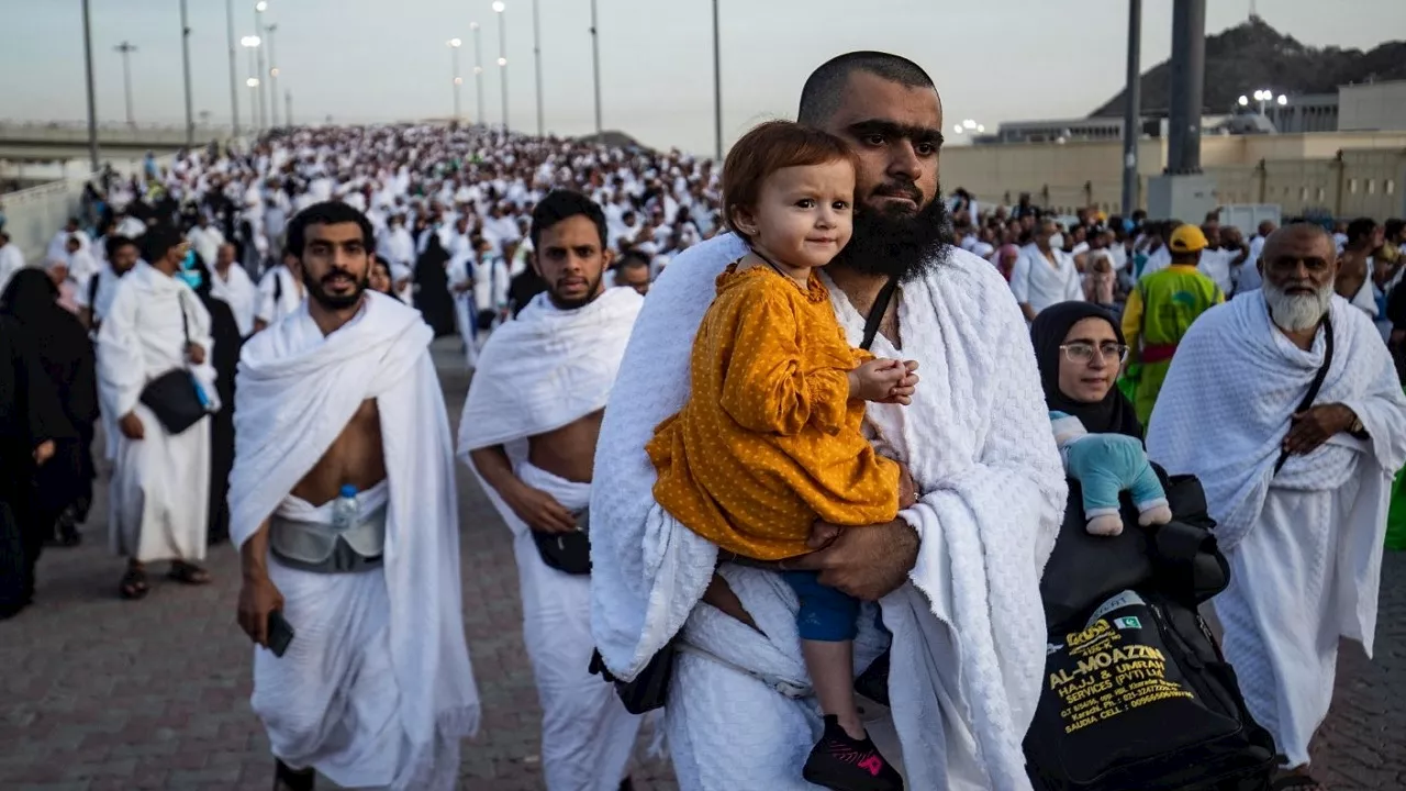 Hajj 2024: सऊदी अरब ने सख्त किए हज से जुड़े नियम, तीर्थयात्रा पर जाने से पहले जानना है जरूरी