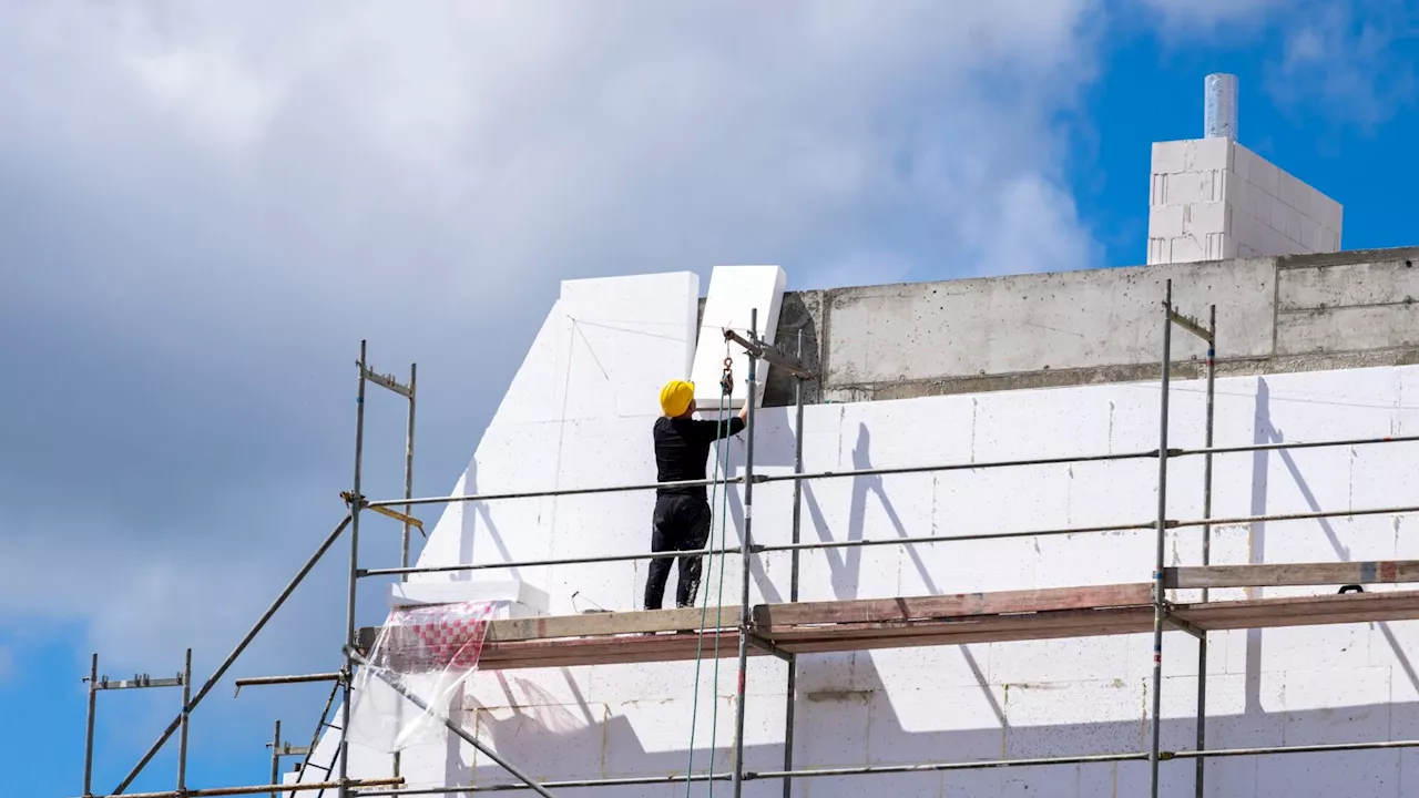 Experte erklärt: Warum Plastikfenster & Vollwärmeschutz kurzlebig sind