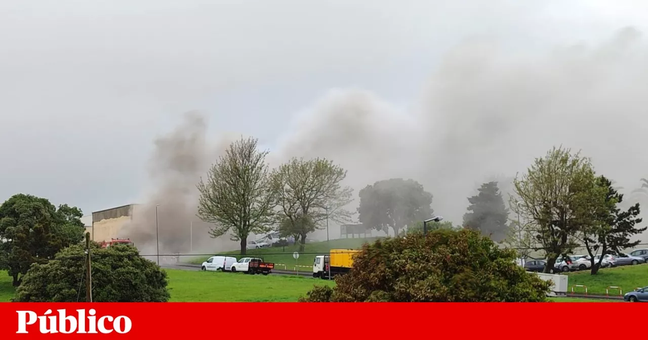 Incêndio no Hospital de Ponta Delgada obriga a retirar doentes