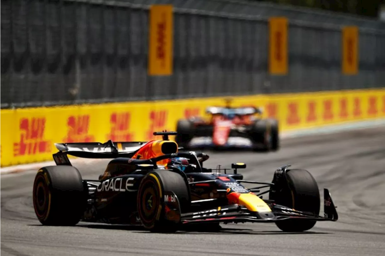 Checo Pérez finalizó tercero en la sprint del Gran Premio de Miami, dominada por Verstappen