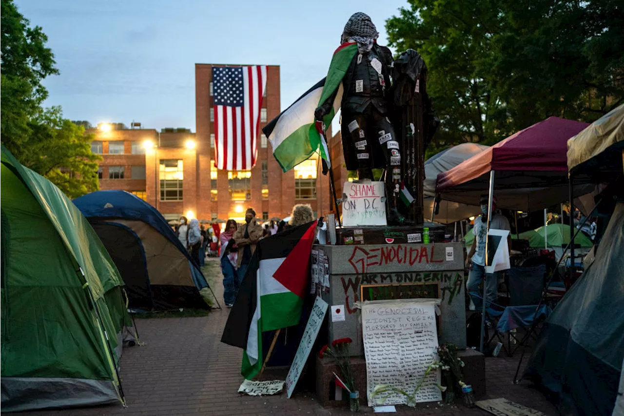 متظاهرون يهاجمون بعنف الطلاب بالمخيم المؤيد لفلسطين في جامعة كاليفورنيا