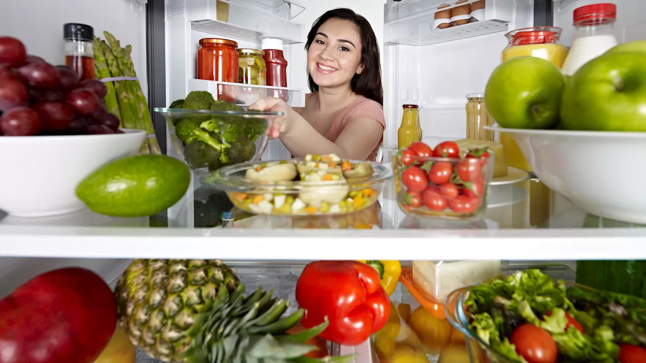 Kühlschrank putzen: Diese eine Stelle vergessen wir immer - Tipps und Tricks vom Profi