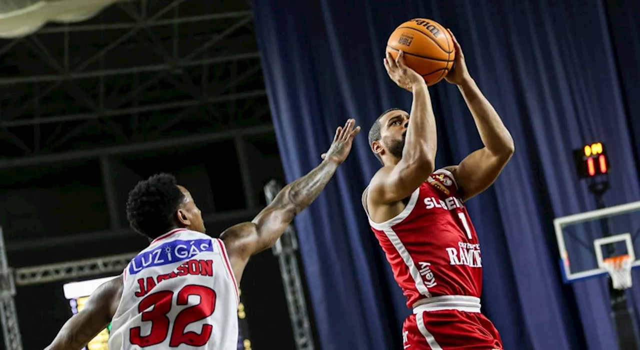 Benfica vence e vai defrontar Sporting na meia-final da Taça Hugo dos Santos de basquetebol