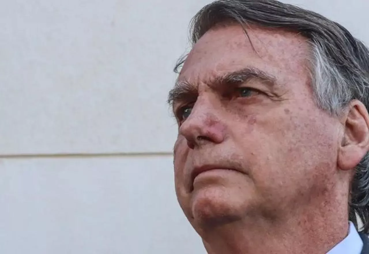 Jair Bolsonaro é internado em hospital de Manaus