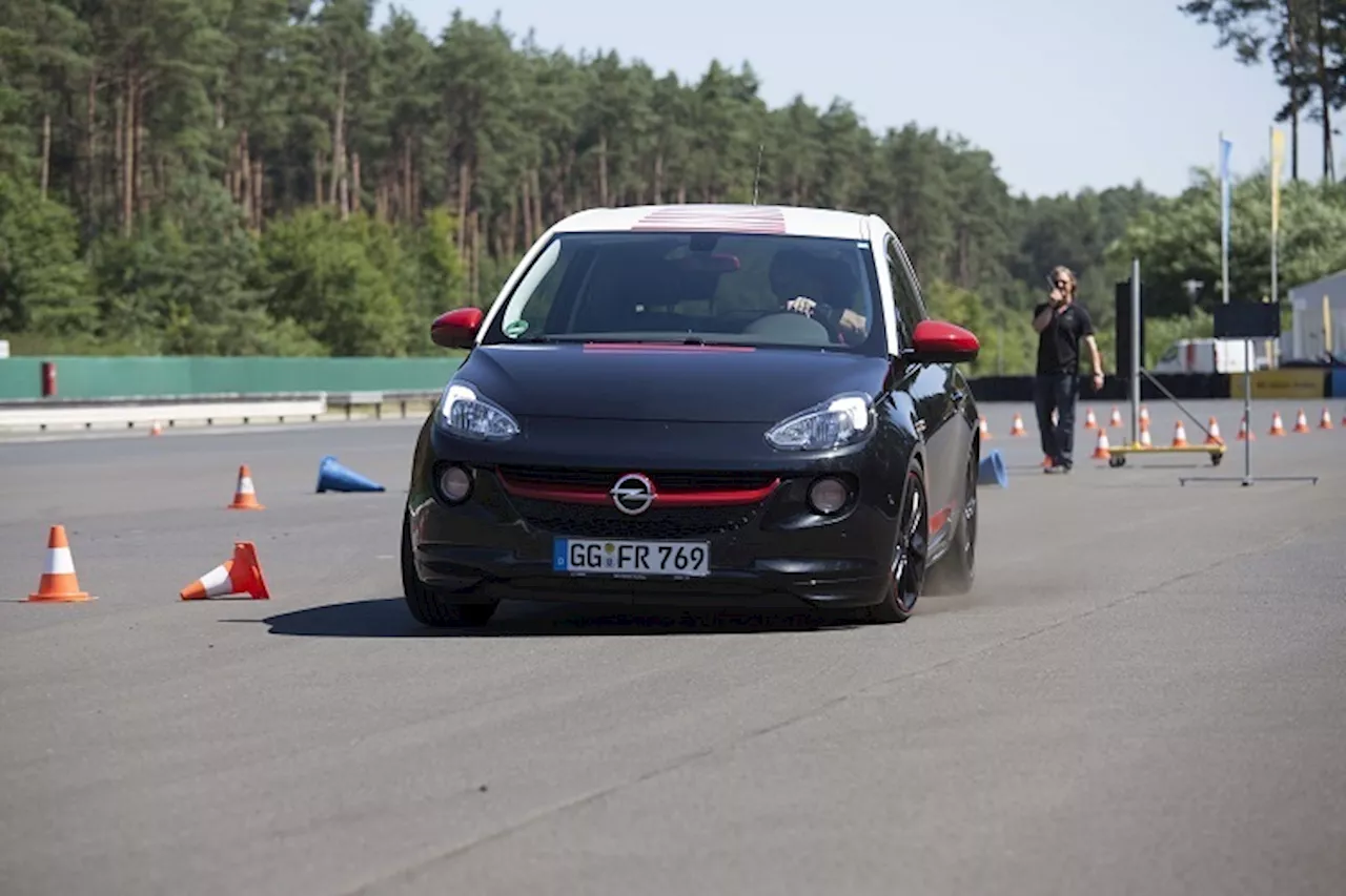 Startschuss für die ADAC Opel Rallye Academy