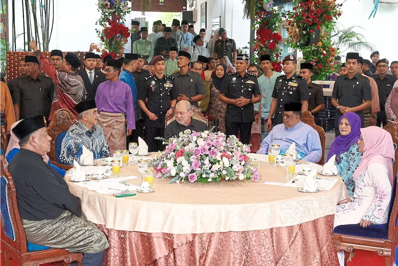 Their Majesties laud firemen for their service