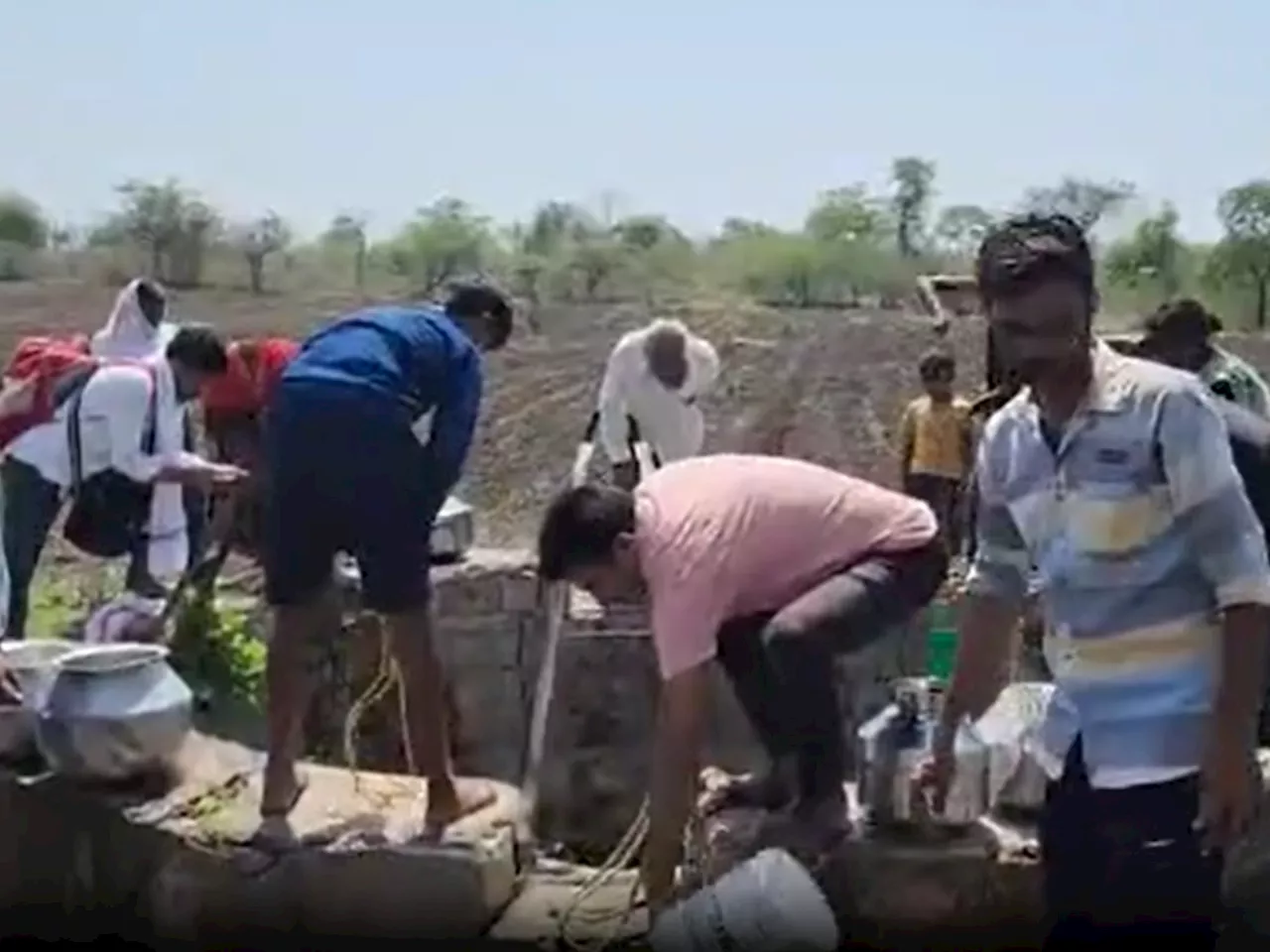 पाणीटंचाईमुळे गावातील तरुणांचं लग्न थांबलं, वर्ध्याच्या 8 गावांची 60 वर्षांपासून पाण्यासाठी लढाई