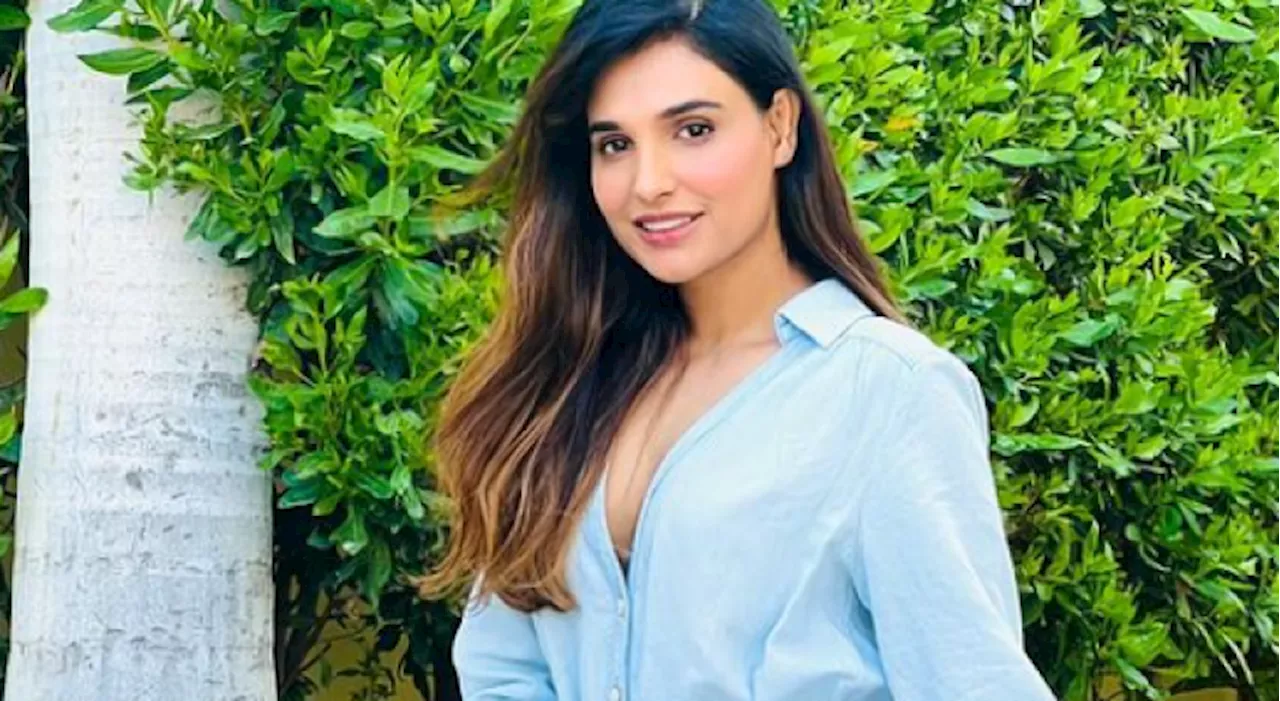 Amna Ilyas under fire for wearing revealing outfit