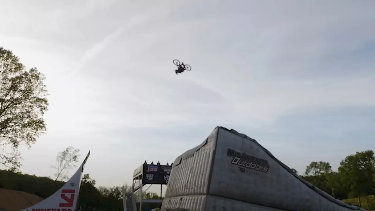 Christian Arehart logra el primer cuádruple backflip en la historia del MTB