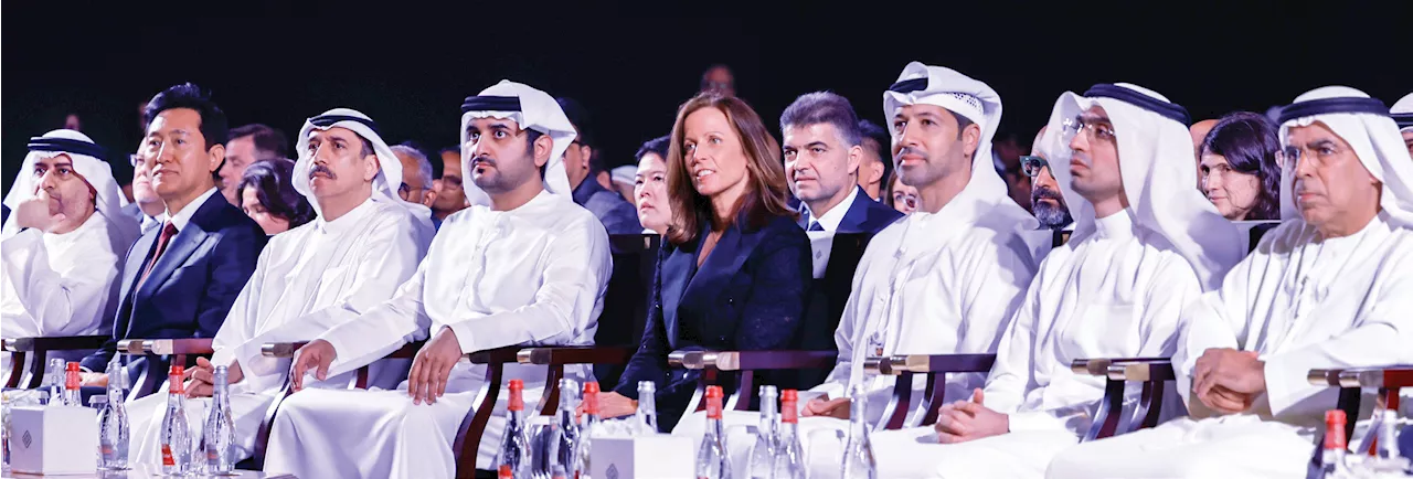 مكتوم بن محمد: برؤية محمد بن راشد لا حدود لريادة دبي الاقتصادية والمالية