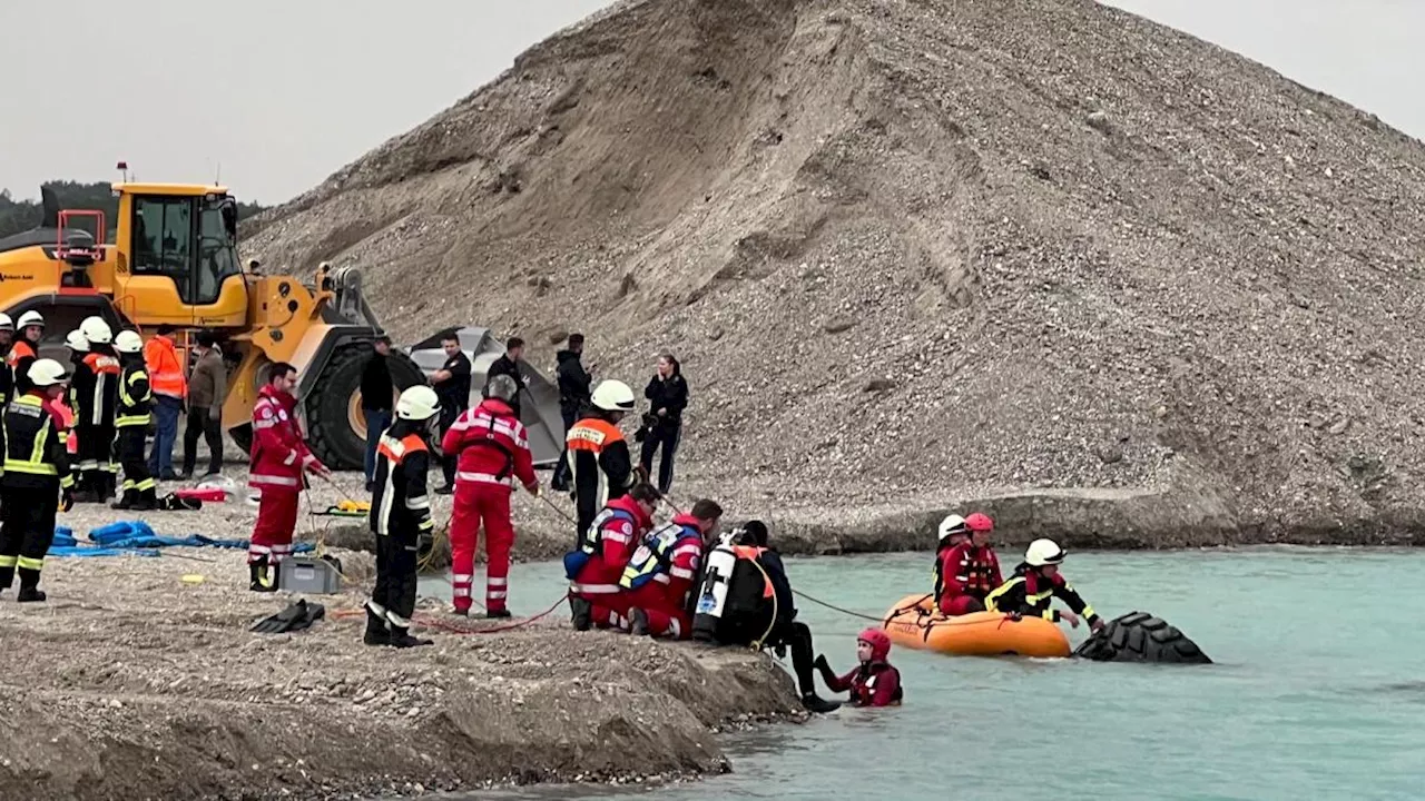 Schwerer Unfall: Baufahrzeug stürzt in einen See nahe Höchstädt