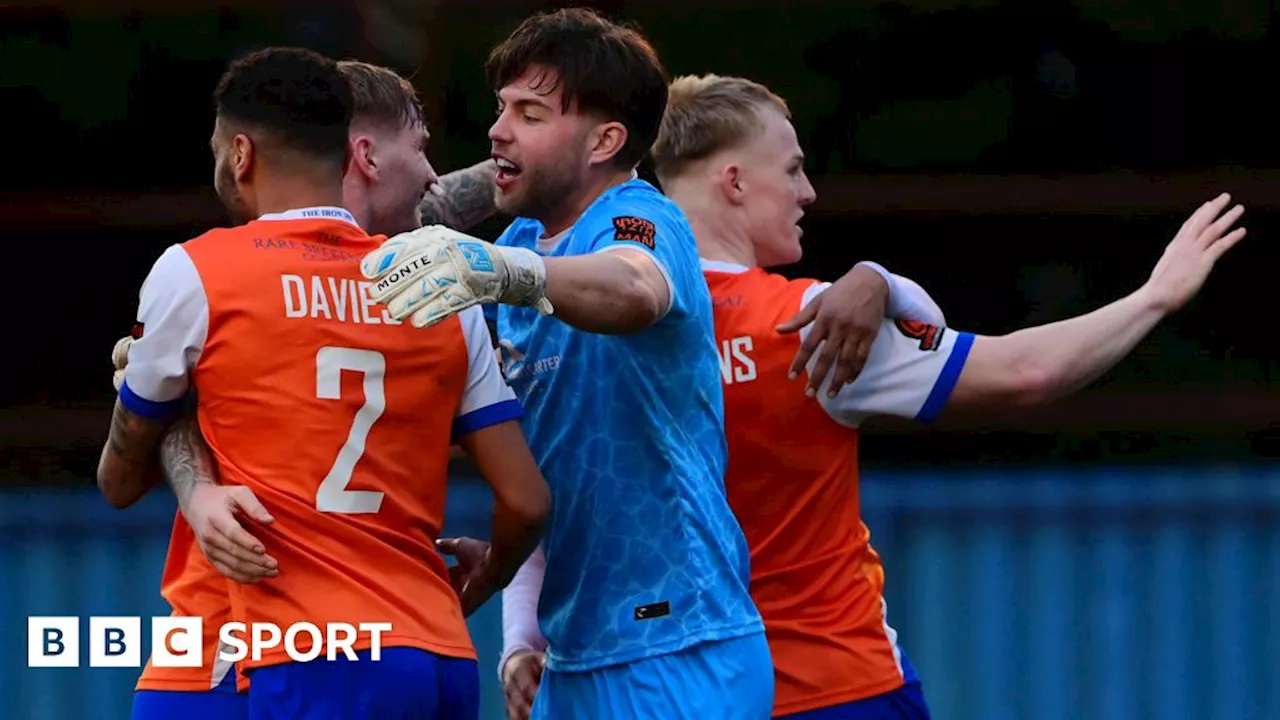 Braintree edge past Worthing to return to National League