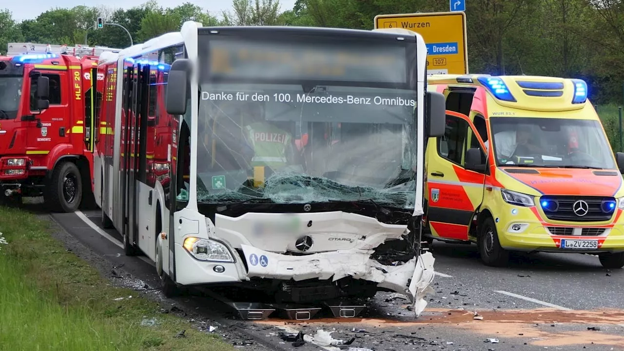 Unfall in Sachsen: VW-Fahrer (80) stirbt bei Bus-Frontalcrash