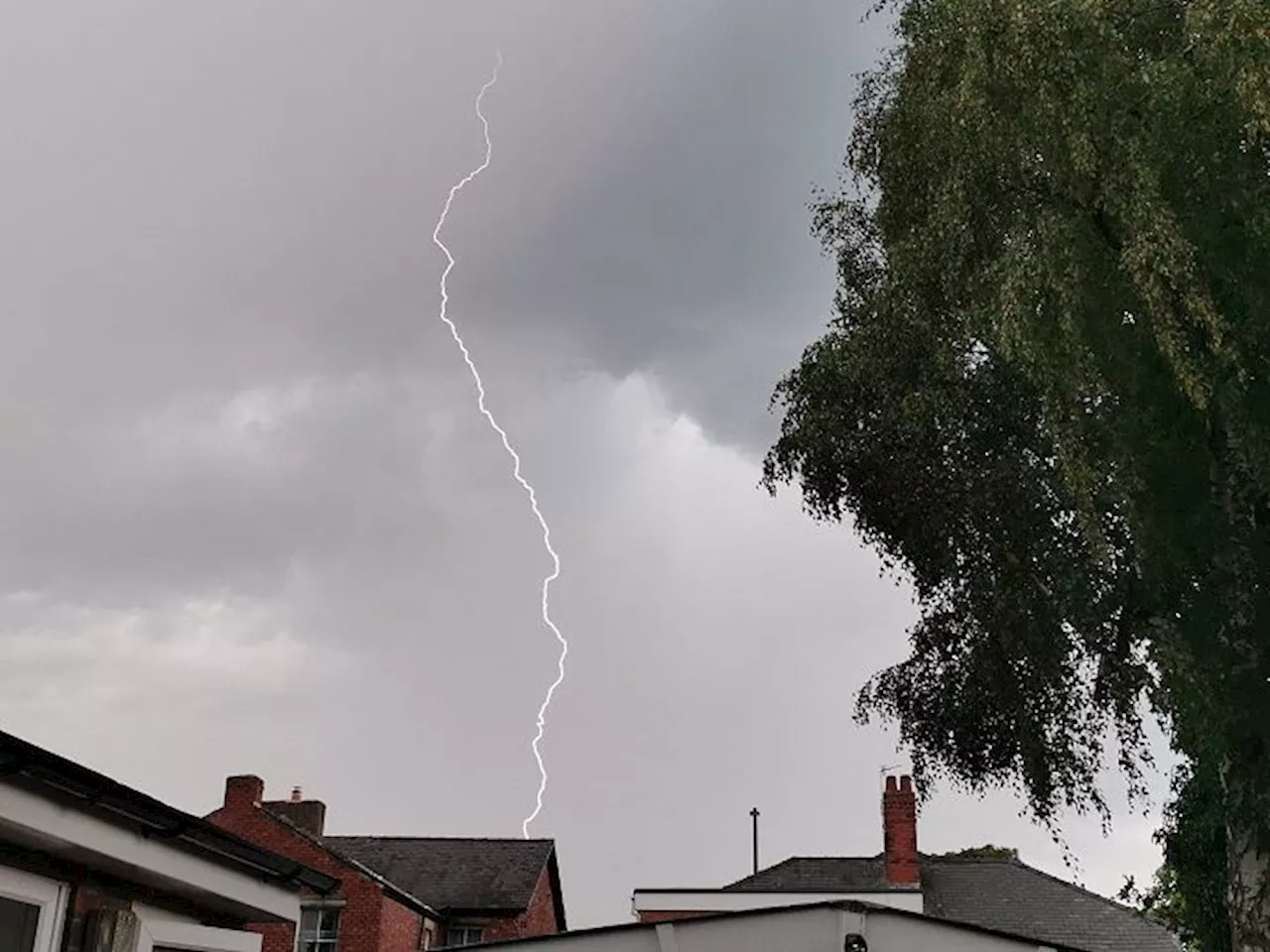 Bank Holiday Monday thunderstorm warning issued for Preston and most of Lancashire