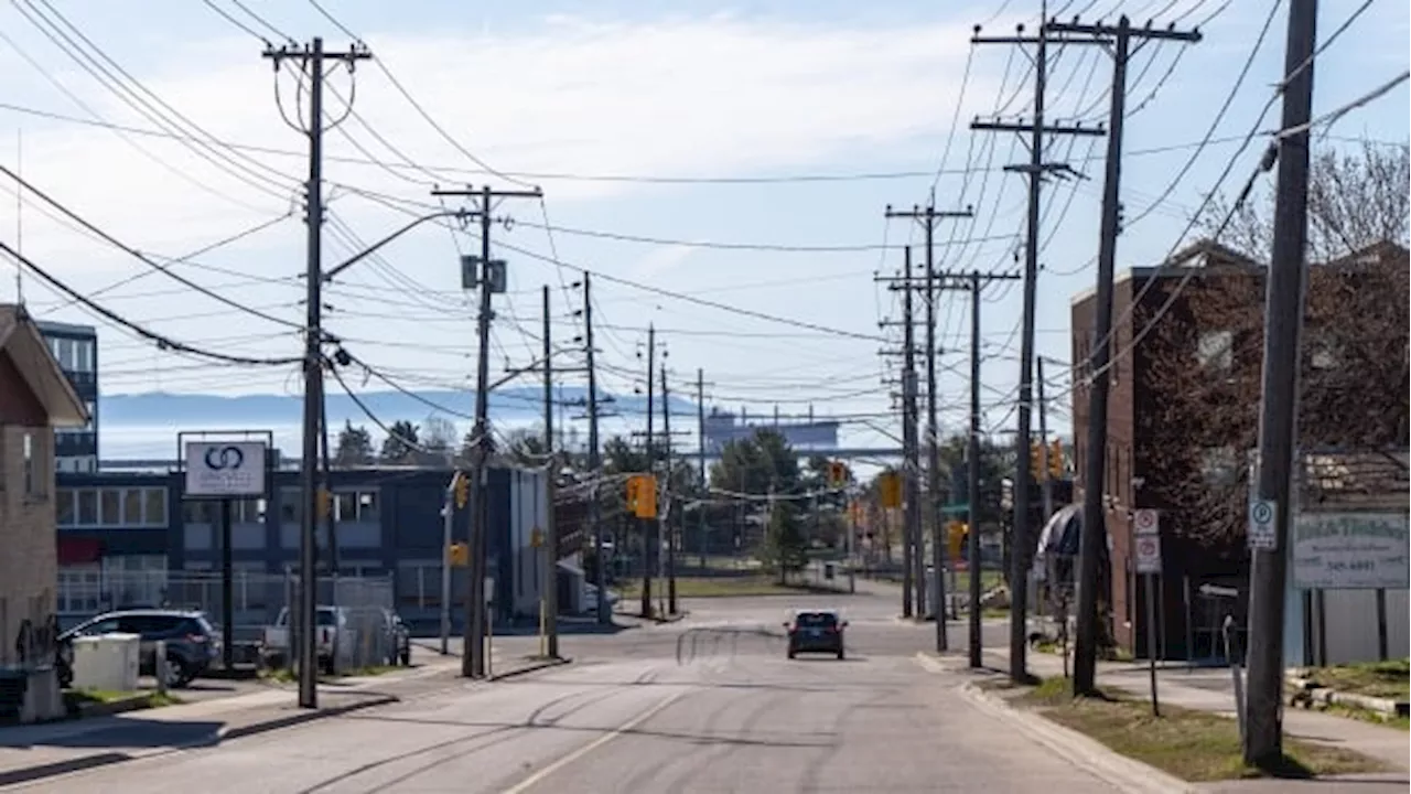 Thunder Bay man faces murder charge after 20-year-old found injured on city's north side