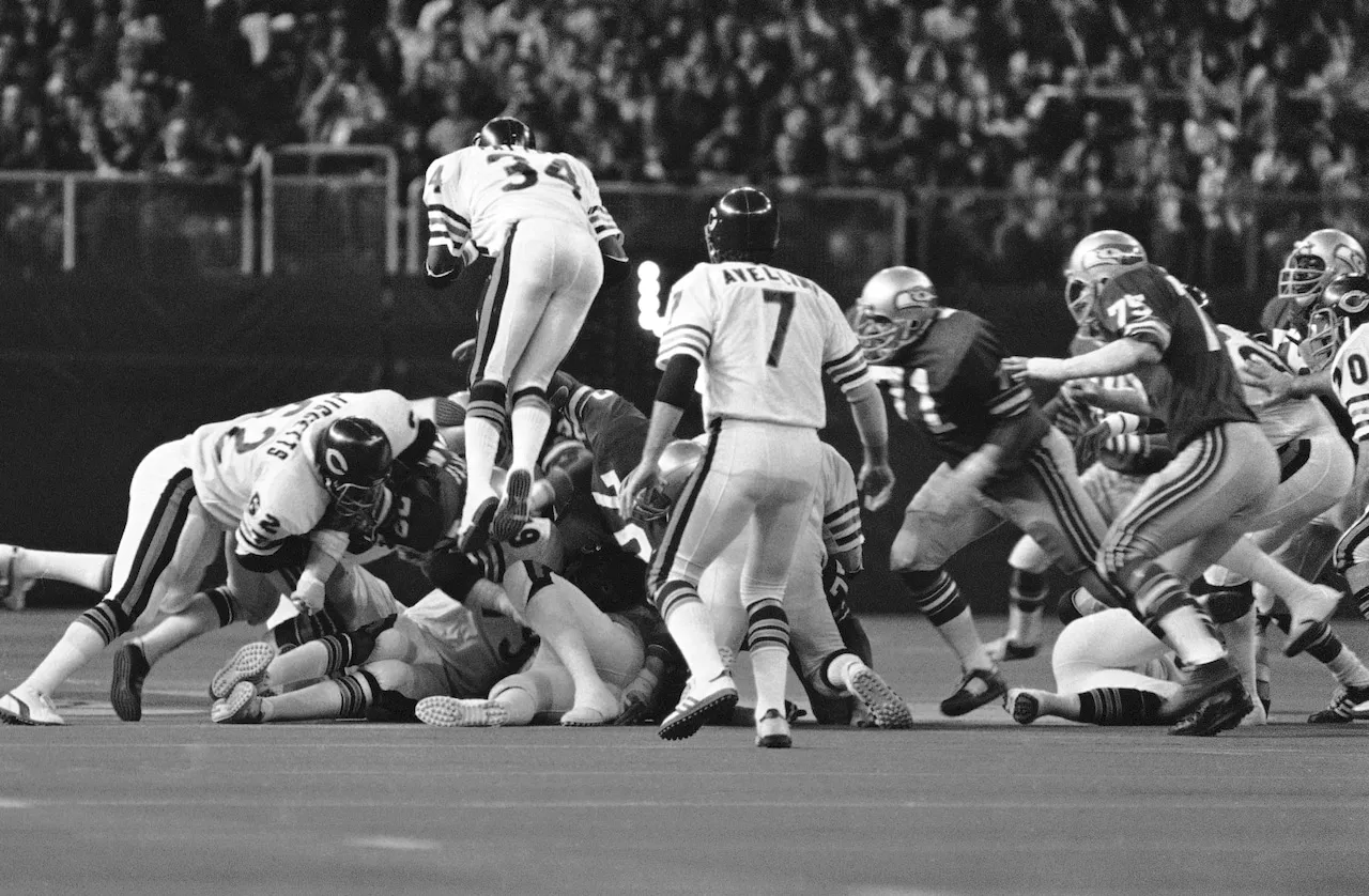 Former NFL quarterback who teamed with Hall of Fame runner in 1970s dies at age 70