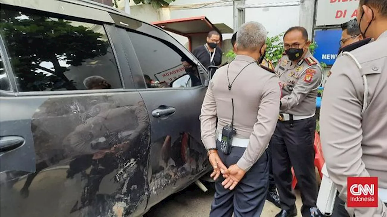 Fortuner Pelat Polri Kecelakaan Usai Menyalip dari Bahu Jalan Tol MBZ