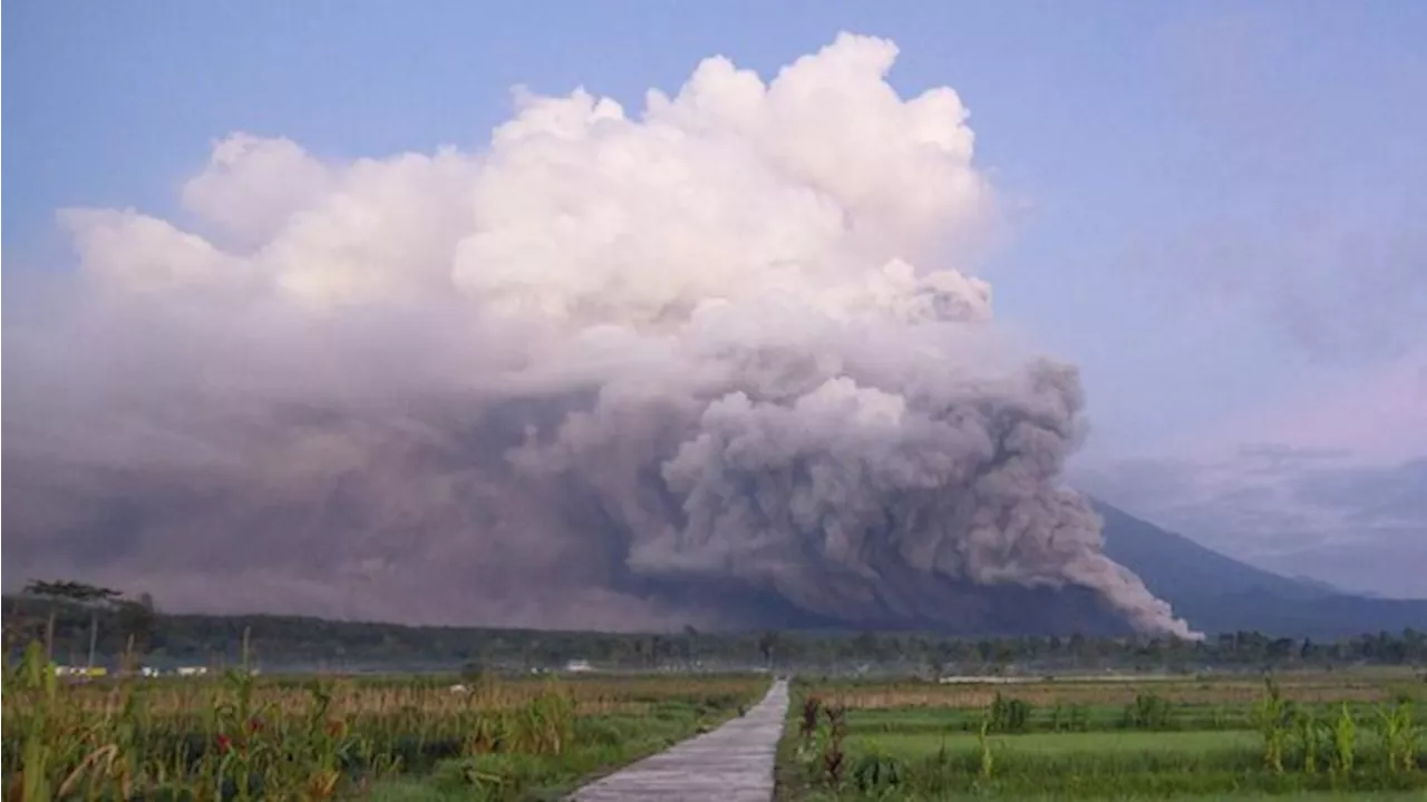 Gunung Semeru Erupsi 2 Kali, Semburan Abu 1.000 Meter