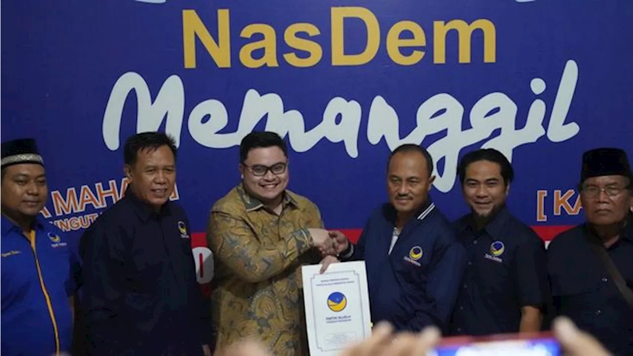 Maju di Pilkada Kediri, Dhito Serahkan Formulir Pendaftaran ke Nasdem