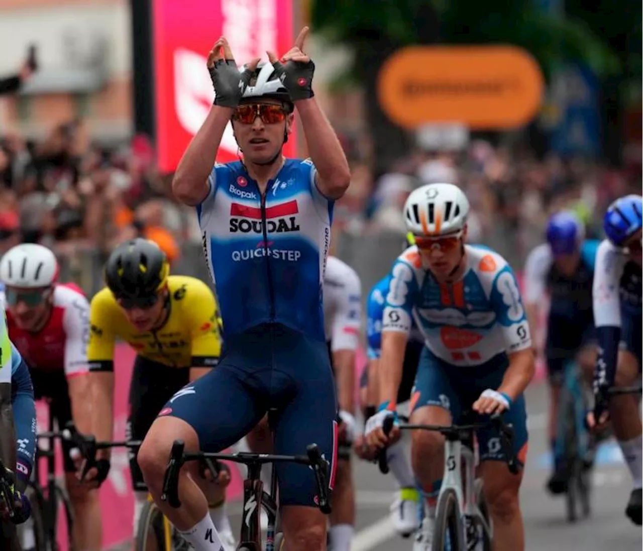 Tim Merlier gana la tercera etapa del Giro de Italia