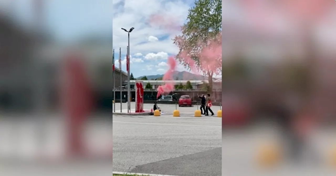 Proteste pro-Palestina, vernice rossa contro la Fiocchi Munizioni di Lecco