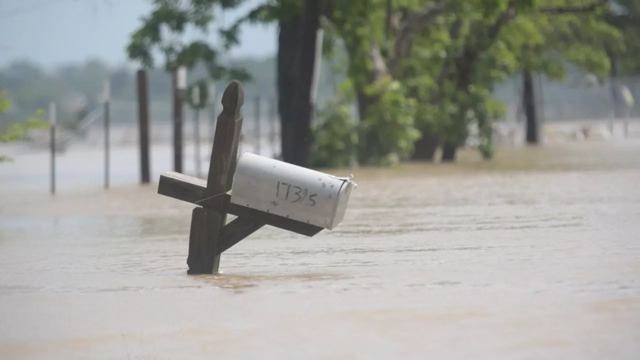 Floodwaters start receding around Houston area as recovery begins following rescues and evacuations