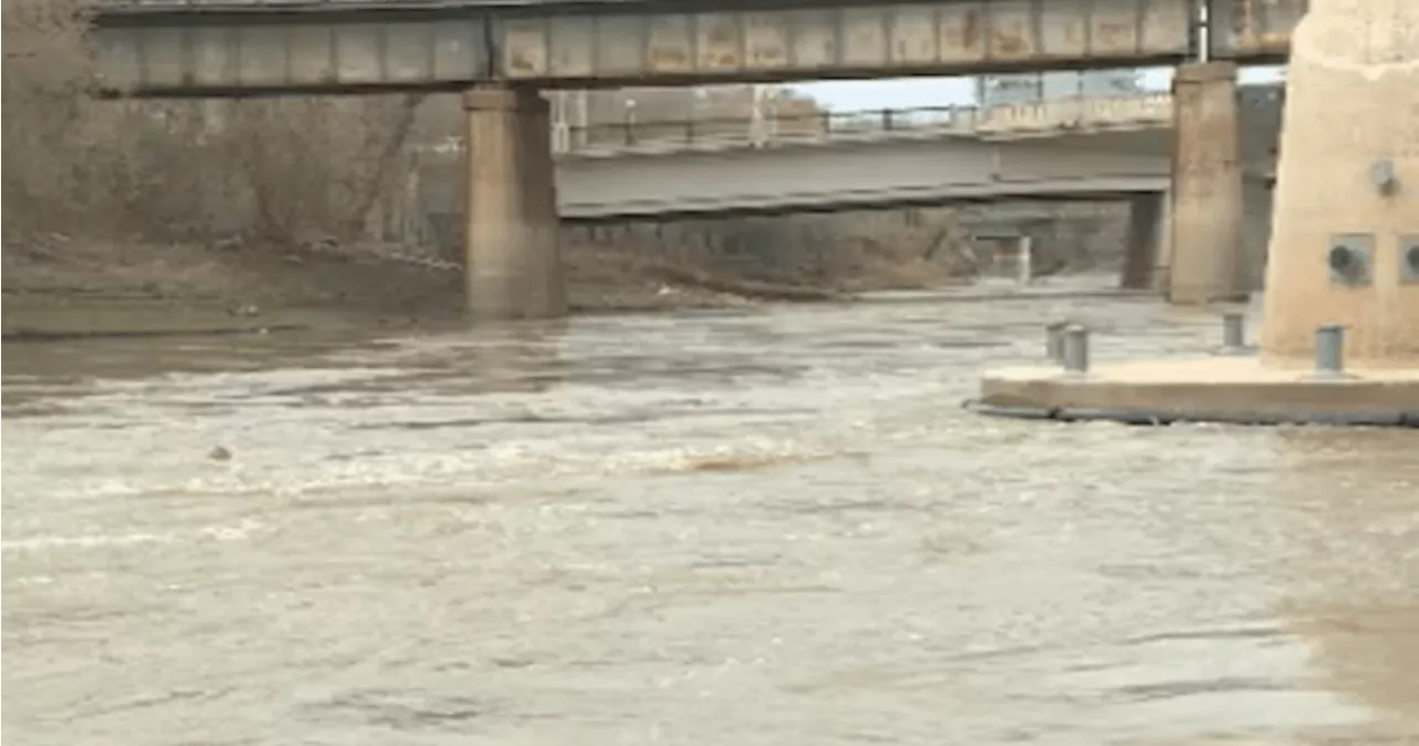 Winnipeg first responders make water rescue from fast-moving Assiniboine River