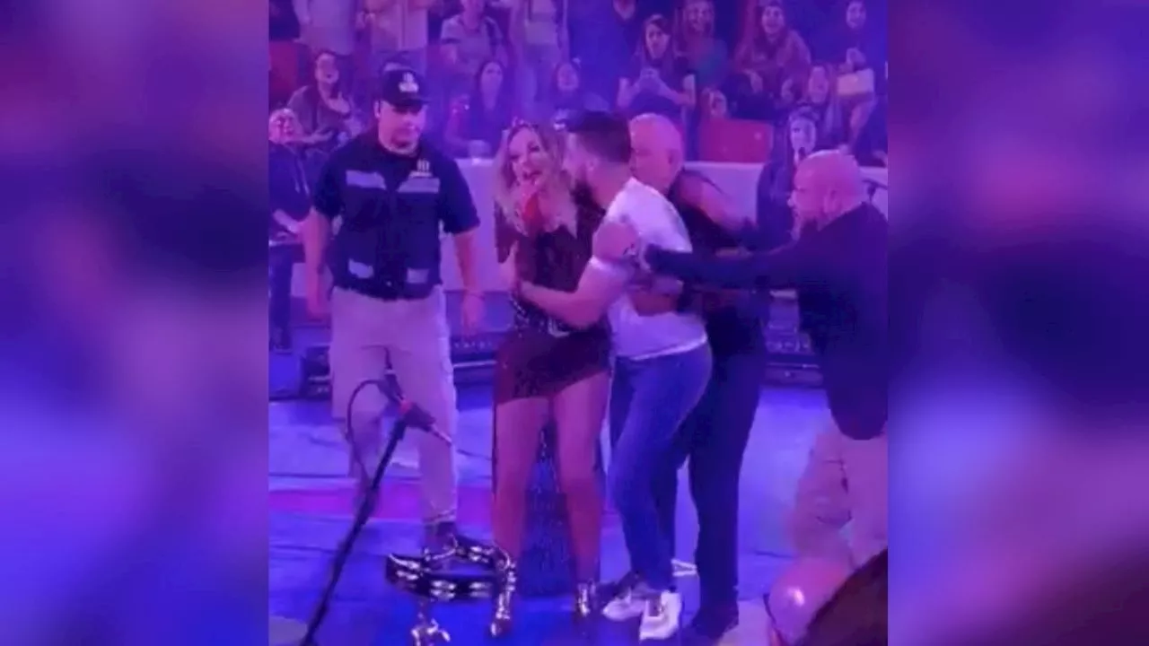 VIDEO: María José es acosada por un fanático en pleno concierto y sus seguidores exigen respeto