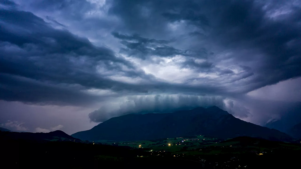 Erste Warnungen! Hagel-Unwetter zieht bis nach Wien