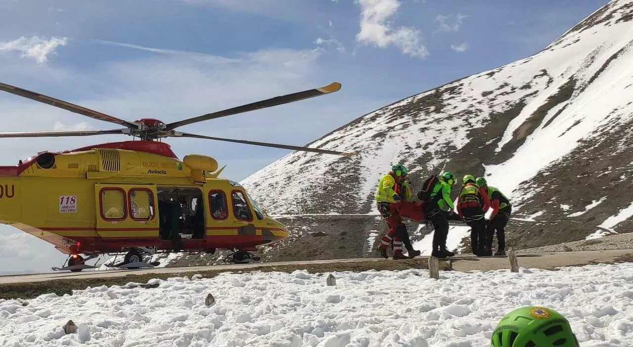 Due ragazze romane perdono il sentiero per la nebbia: salvate sulla cima del monte Velino