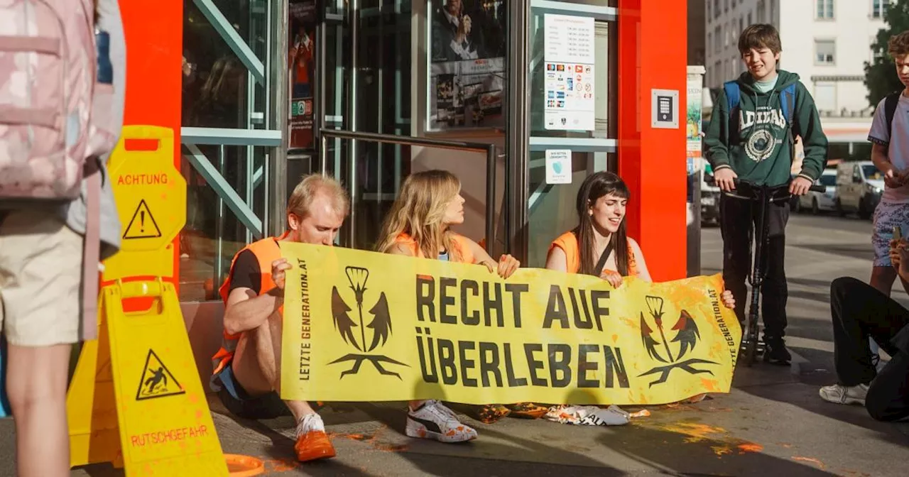 'Steuern auf Hunger zu': 'Letzte Generation' blockierte Supermarkt in Wien