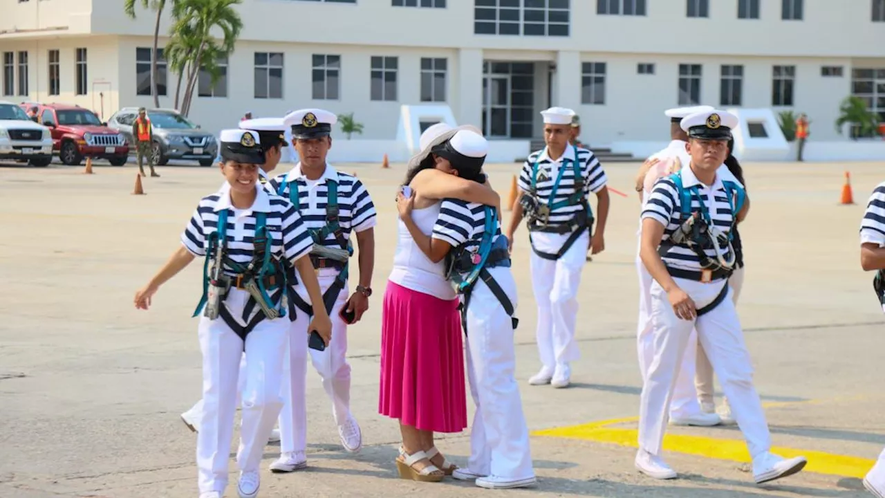 Evelyn Salgado asiste a la ceremonia de zarpe del B.E. Cuauhtémoc del Crucero de Instrucción Tricontinental 20