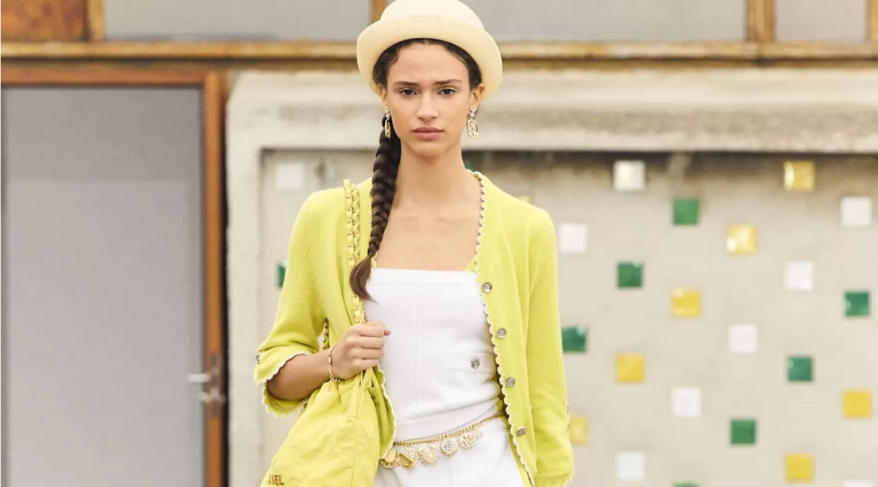 Chanel, look giovani e infradito: sfilata in terrazza a Marsiglia