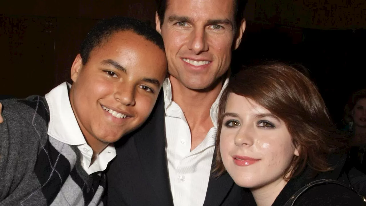 Tom Cruise poses in rare photo with kids